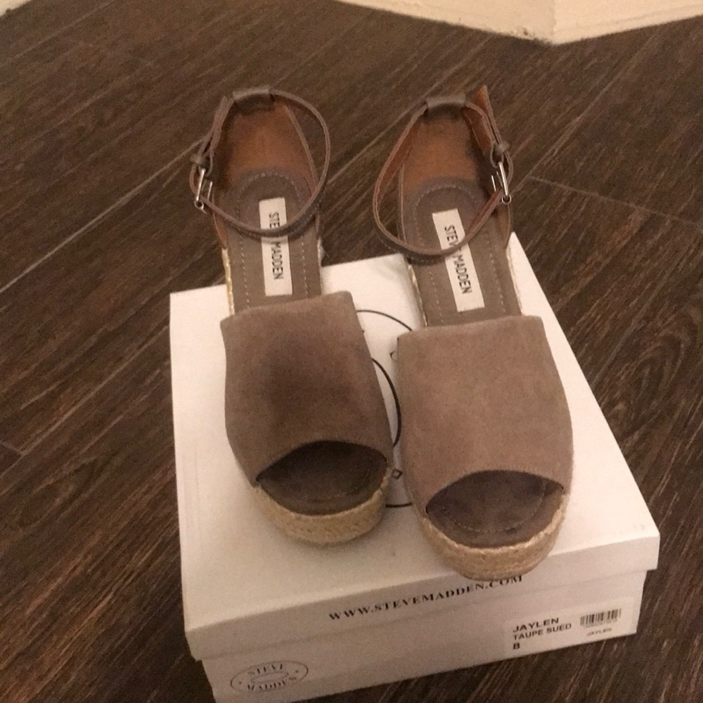 Steve Madden Jaylen Taupe Suede wedges